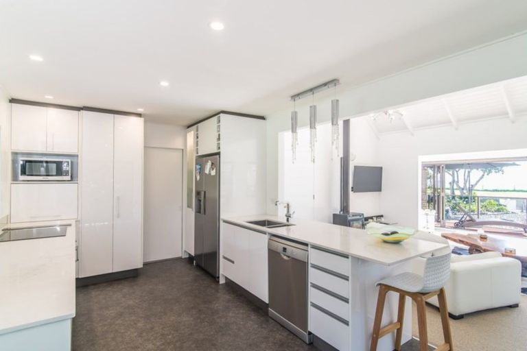 Photo of property in 82 Marine Parade, Paraparaumu Beach, Paraparaumu, 5032