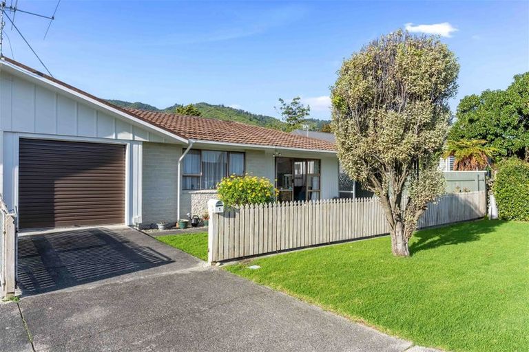 Photo of property in 1 Koromiko Road, Waikanae, 5036