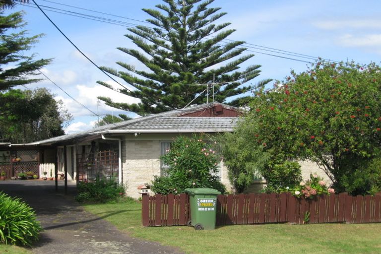 Photo of property in 1/4 Stottholm Road, Titirangi, Auckland, 0604