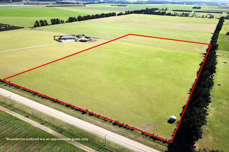 Photo of property in 26f Enderby Drive, Te Atatu Peninsula, Auckland, 0610