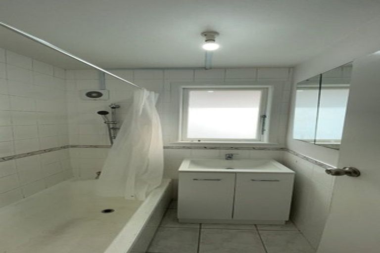 Photo of property in 29 Chorley Avenue, Massey, Auckland, 0614