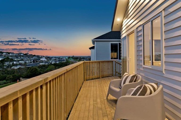 Photo of property in 113 Godfrey Drive, Orewa, 0931