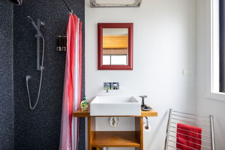 Photo of property in 102 Eighth Avenue, Urenui, 4377