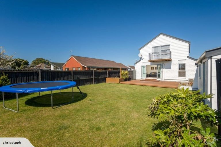 Photo of property in 18 Heathglen Avenue, Parklands, Christchurch, 8083