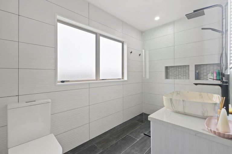 Photo of property in 70c Alfriston Road, Manurewa East, Auckland, 2102