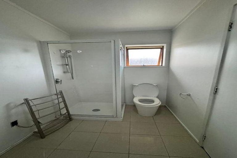 Photo of property in 71 Sandspit Road, Shelly Park, Auckland, 2014