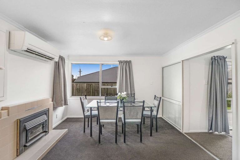 Photo of property in 402 Yaldhurst Road, Russley, Christchurch, 8042