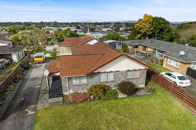 Photo of property in 22 Norfolk Rise, Waiuku, 2123