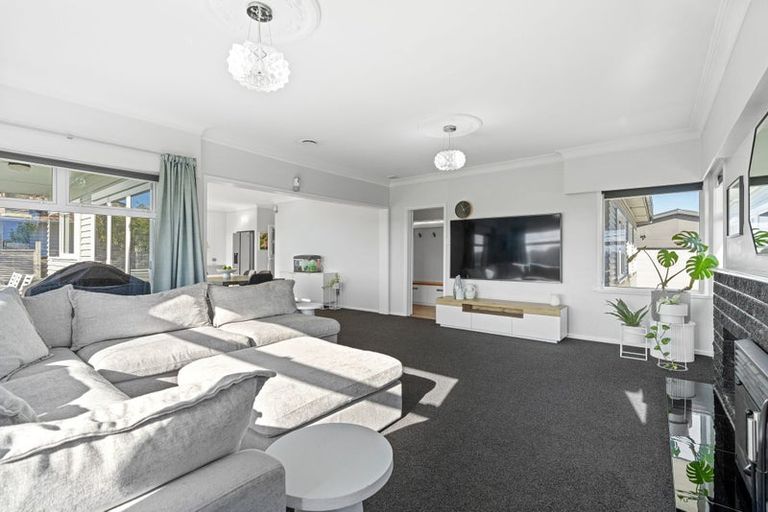 Photo of property in 73 Kawiu Road, Levin, 5510