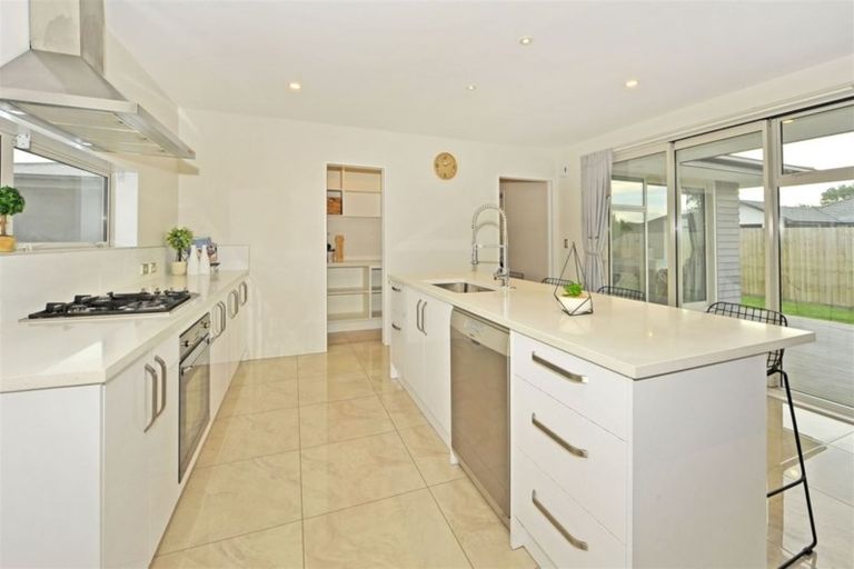 Photo of property in 15 Pistacia Place, Hornby, Christchurch, 8025