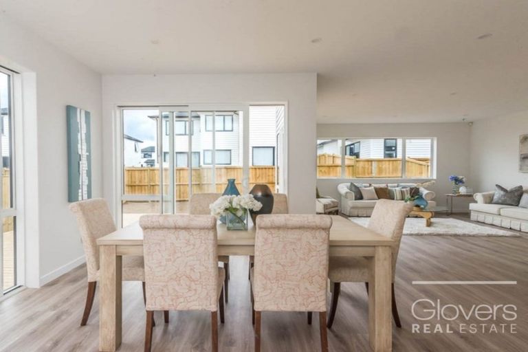 Photo of property in 17 Kearns Drive, Hobsonville, Auckland, 0616