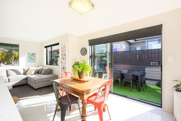 Photo of property in 18 Galea Grove, Kelvin Grove, Palmerston North, 4414