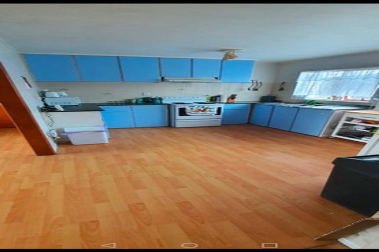 Photo of property in 6 Karamu Street, Te Atatu Peninsula, Auckland, 0610