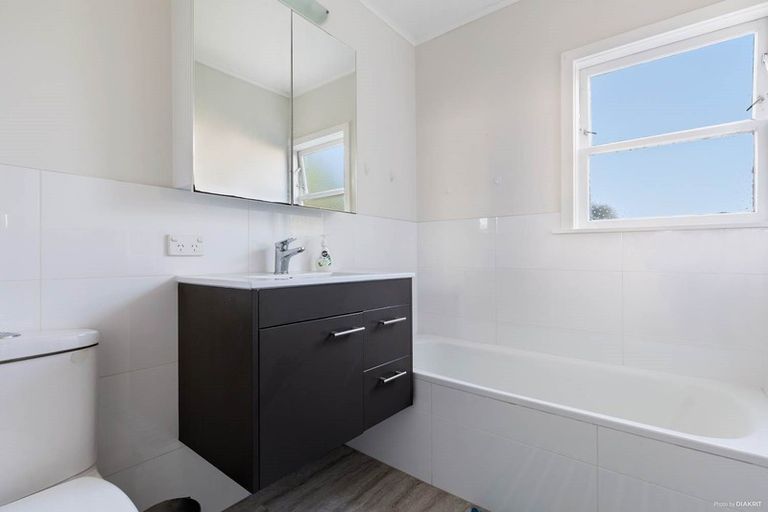 Photo of property in 18 Madison Place, Forrest Hill, Auckland, 0620