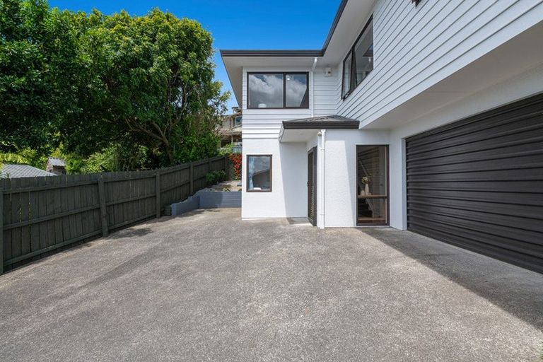 Photo of property in 2/20 Bronzewing Terrace, Unsworth Heights, Auckland, 0632