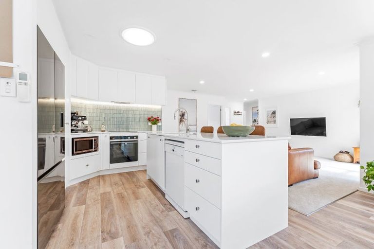 Photo of property in 22a Zealandia Road, Manly, Whangaparaoa, 0930