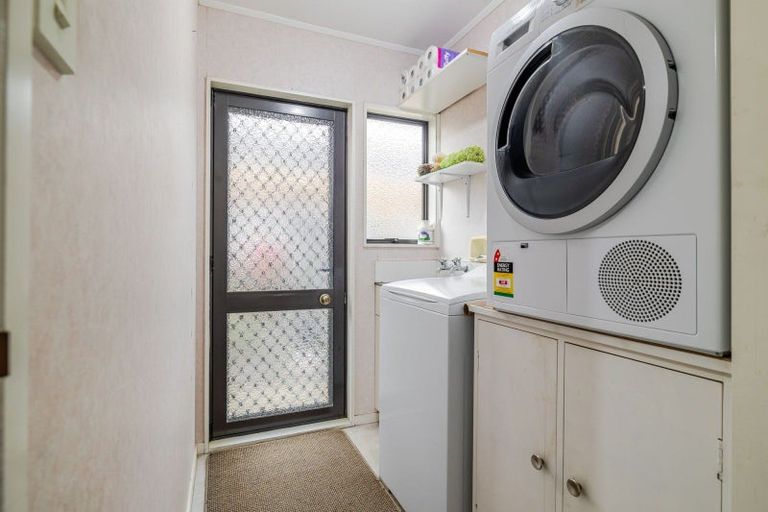 Photo of property in 1 Pinedale Parade, Milson, Palmerston North, 4414