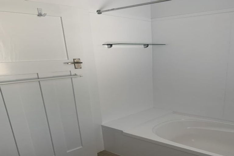 Photo of property in 70 Cutfield Road, New Plymouth, 4310