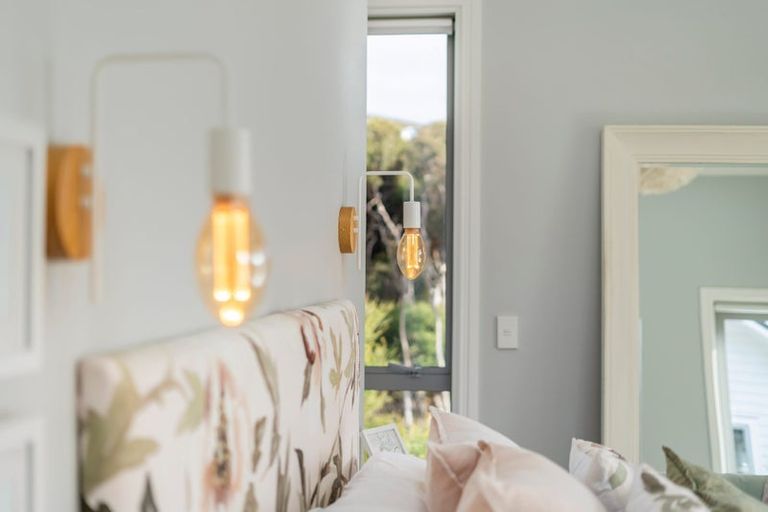 Photo of property in 5 Helm Place, Whitby, Porirua, 5024