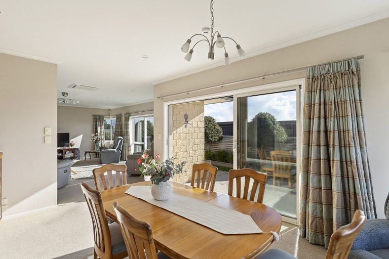 Photo of property in 5 Vardon Way, Waiwhakaiho, New Plymouth, 4312