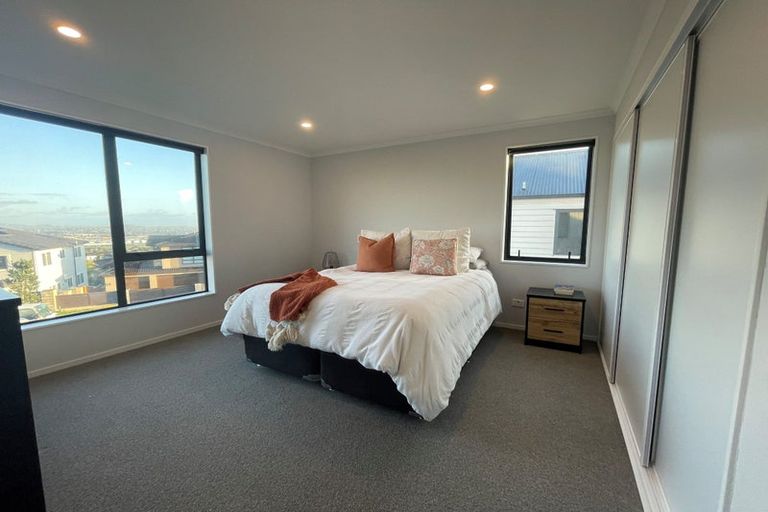 Photo of property in 3 Maureen Close, East Tamaki Heights, Auckland, 2016