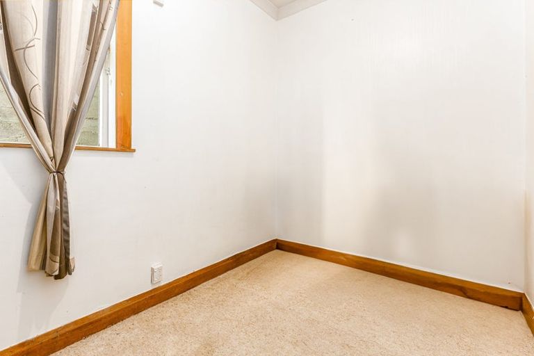 Photo of property in 81 Northland Road, Northland, Wellington, 6012