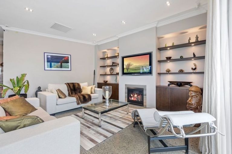 Photo of property in 35 Holdens Road, Henderson, Auckland, 0612