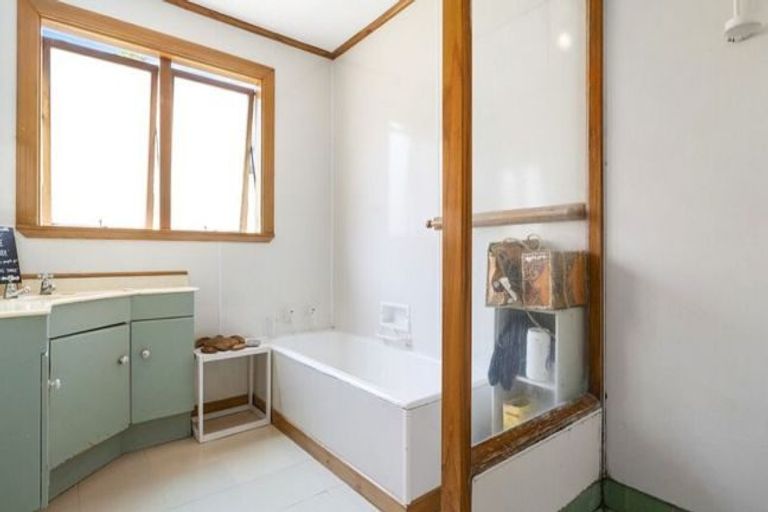 Photo of property in 6 Grendon Road, Titirangi, Auckland, 0604