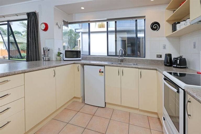 Photo of property in 5 Cognac Place, Henderson, Auckland, 0612