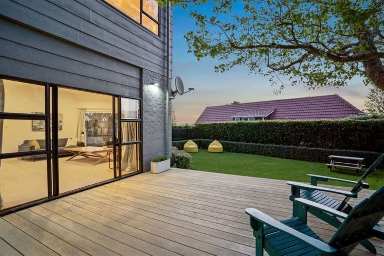 Photo of property in 1/16 Manutara Avenue, Forrest Hill, Auckland, 0620