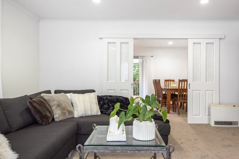 Photo of property in 11 Nottingham Place, Northcross, Auckland, 0630