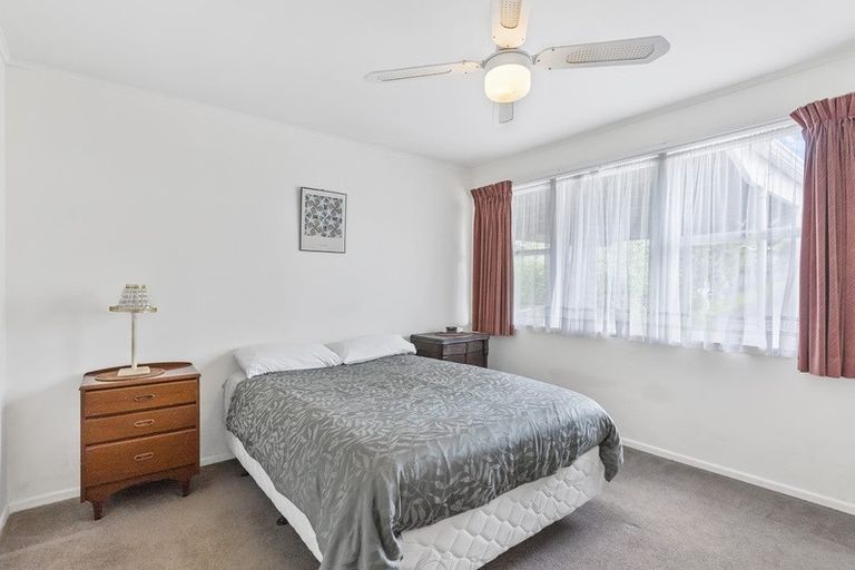 Photo of property in 28 Lowtherhurst Road, Massey, Auckland, 0614