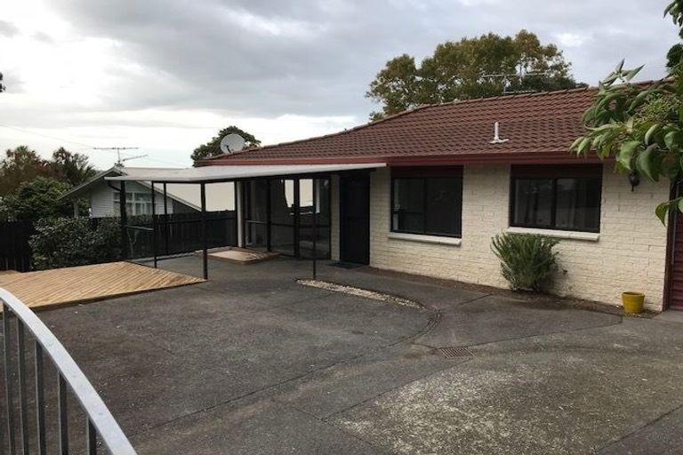 Photo of property in 1a Rickards Place, New Lynn, Auckland, 0600