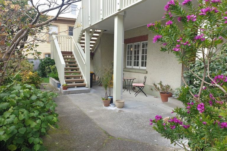 Photo of property in 4 Inverlochy Place, Te Aro, Wellington, 6011