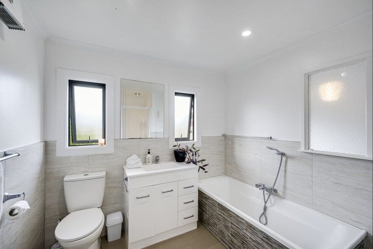 Photo of property in 13 Howard Road, Taradale, Napier, 4112