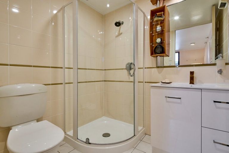 Photo of property in Highwic, 2/32 Hobson Street, Thorndon, Wellington, 6011