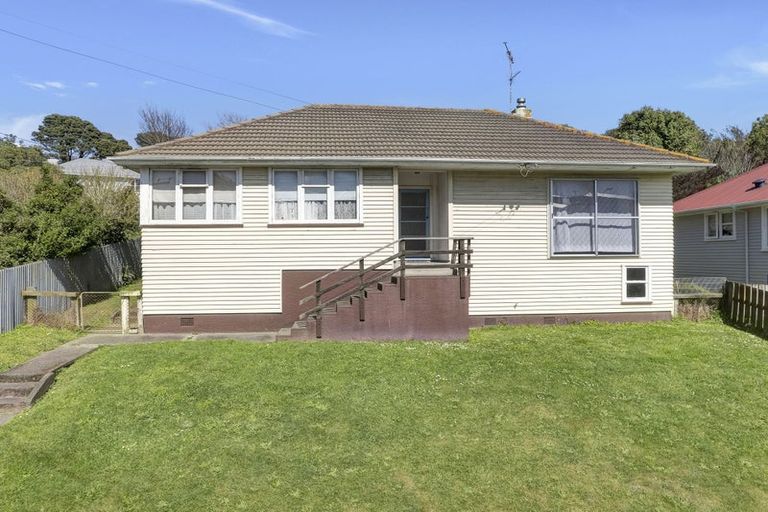 Photo of property in 172 Champion Street, Cannons Creek, Porirua, 5024