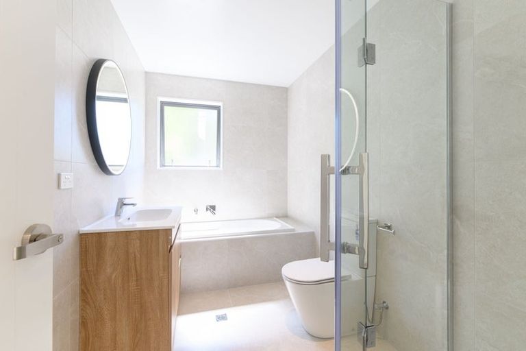 Photo of property in 2b Garner Place, Glenfield, Auckland, 0629