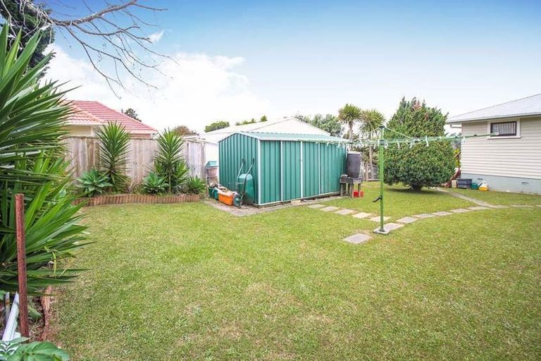 Photo of property in 25 Cutler Street, New Lynn, Auckland, 0600