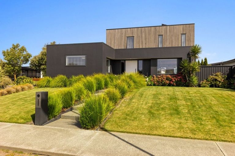 Photo of property in 2 Te Wairewa Street, Pegasus, 7612