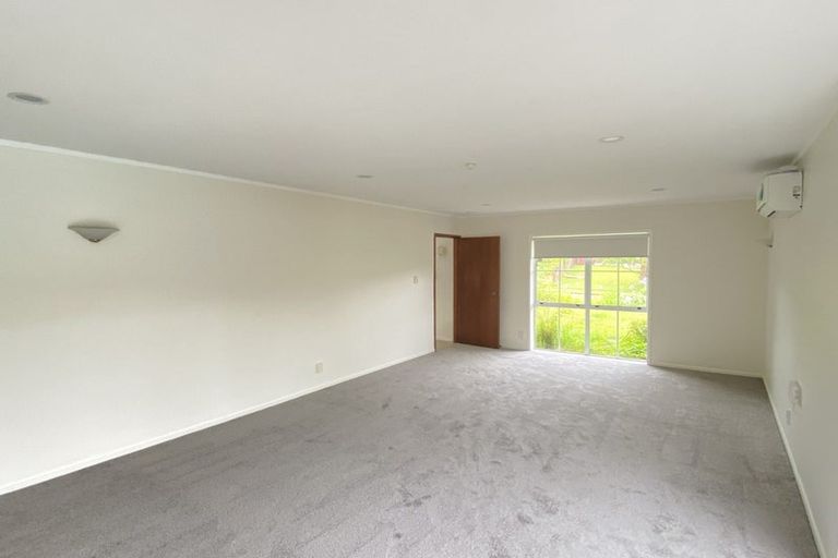 Photo of property in 130 Chelsea View Drive, Chatswood, Auckland, 0626