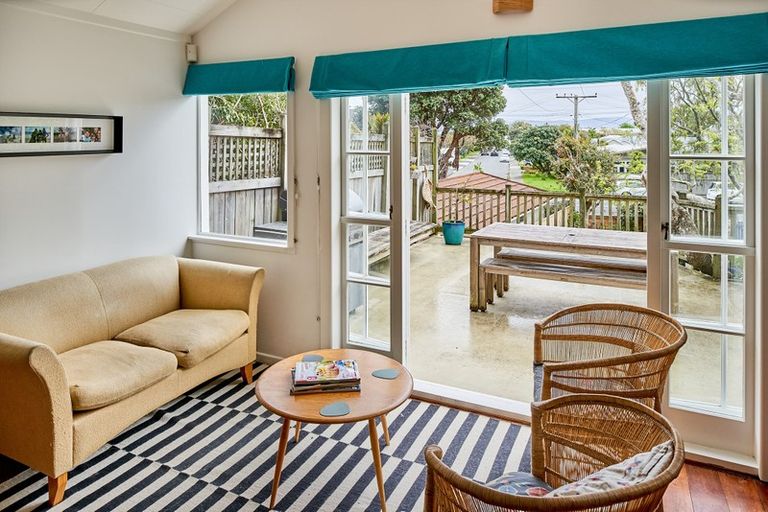 Photo of property in 337 Muritai Road, Eastbourne, Lower Hutt, 5013