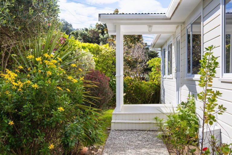 Photo of property in 15 Bluegum Road, Paraparaumu Beach, Paraparaumu, 5032