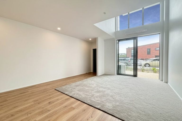 Photo of property in 12/18 Karengo Street, Long Bay, Auckland, 0630