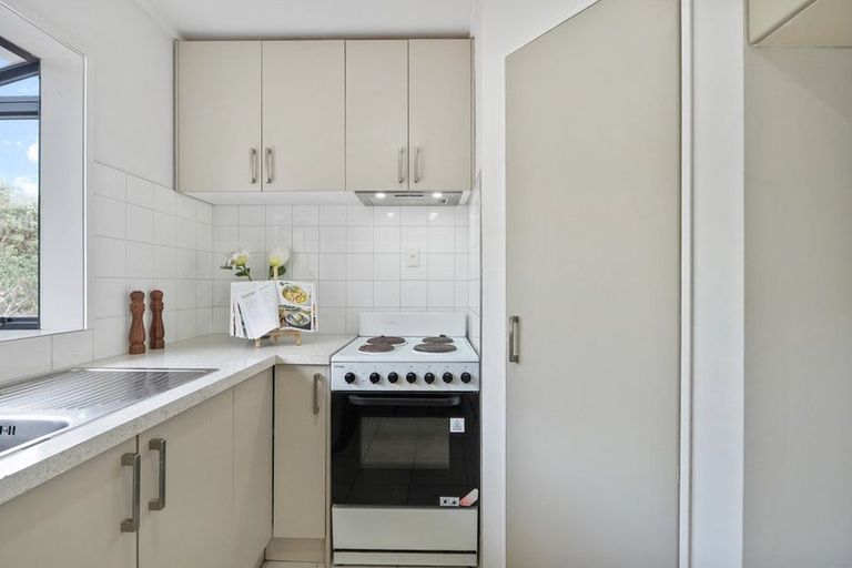 Photo of property in 2/38 Waverley Avenue, Glenfield, Auckland, 0629