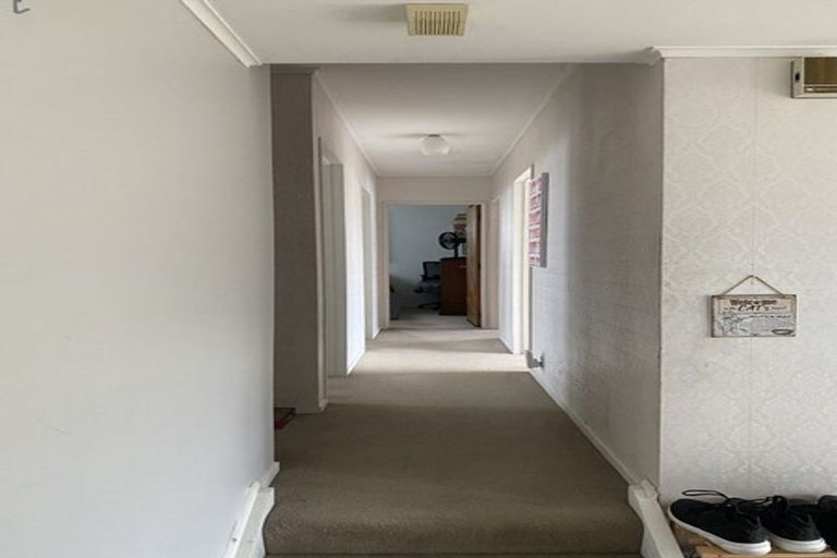 Photo of property in 110 Taylor Terrace, Tawa, Wellington, 5028