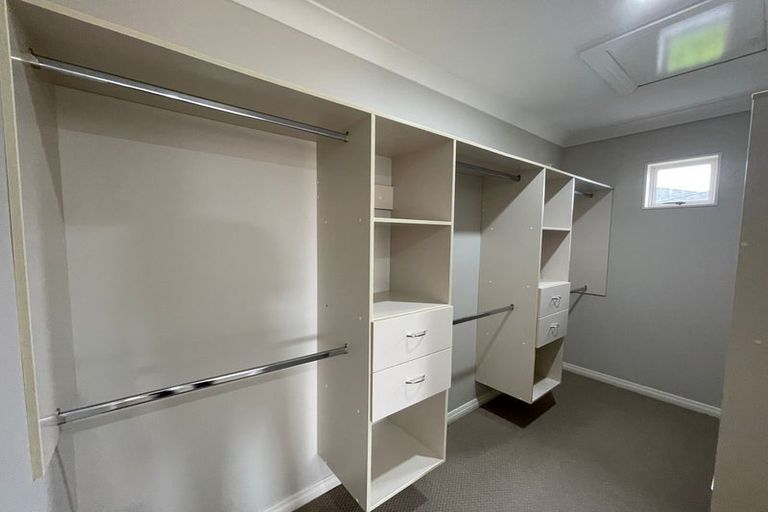 Photo of property in 32 Kaseng Place, East Tamaki Heights, Auckland, 2016