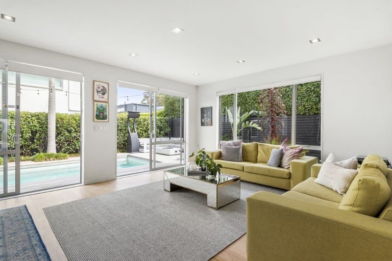 Photo of property in 15 Waitemata Road, Hauraki, Auckland, 0622