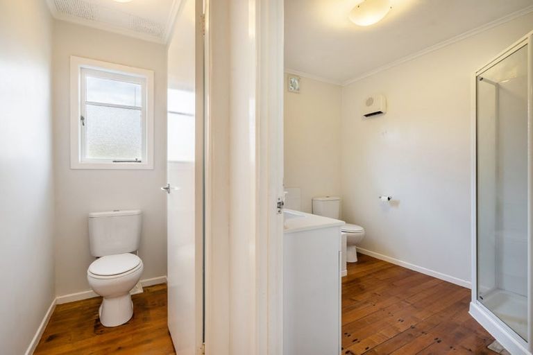 Photo of property in 42a Old Lake Road, Narrow Neck, Auckland, 0624