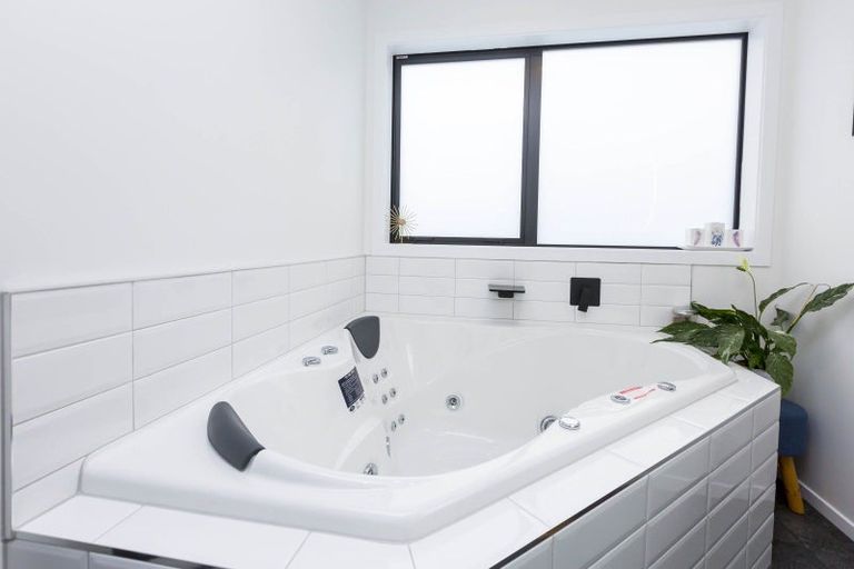 Photo of property in 11 Buddle Road, Wallaceville, Upper Hutt, 5018